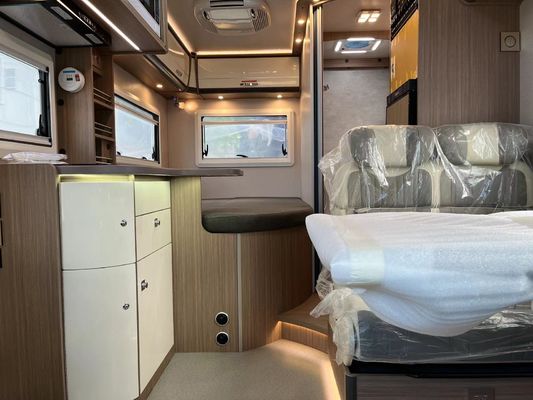 Multifunction EuroIII Motor Home Caravan Camper Van With Bathroom