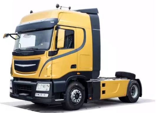4x2 Or 6x4 2 Axle Tractor Semi Truck 245HP~560HP For Haul Transportation